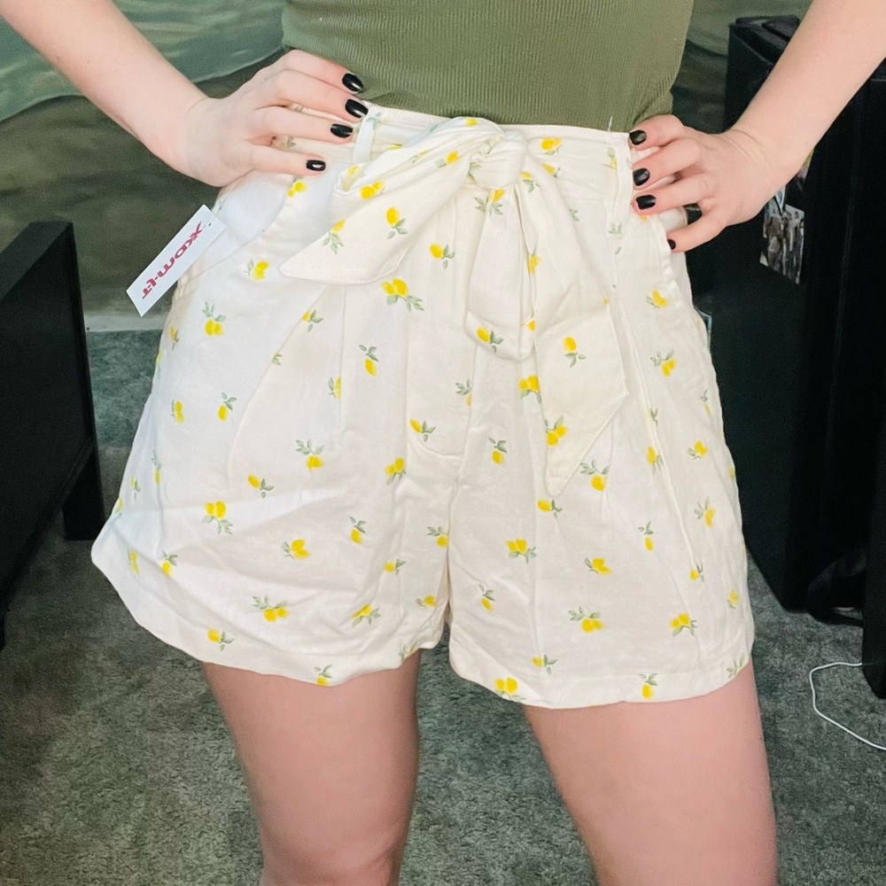 Hollister Lemon print High waisted shorts